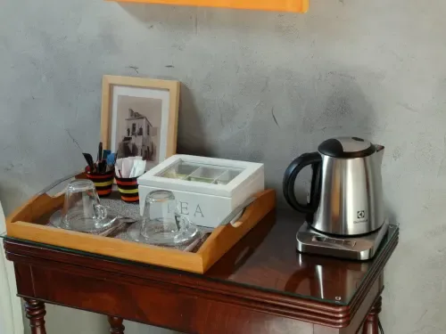 Té, infusiones y café disponibles en las habitaciones.
