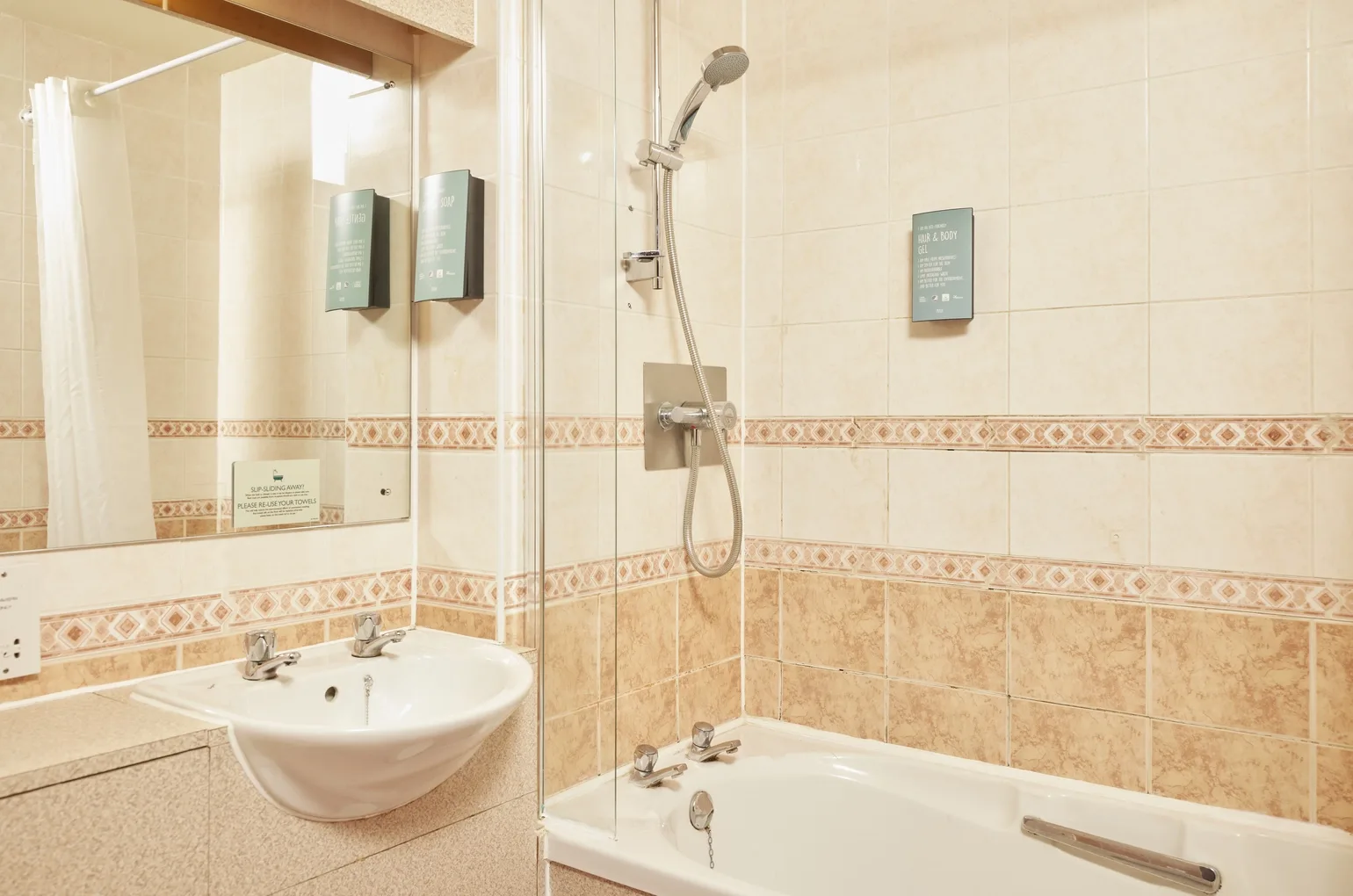 Twin room at Windmill Farm