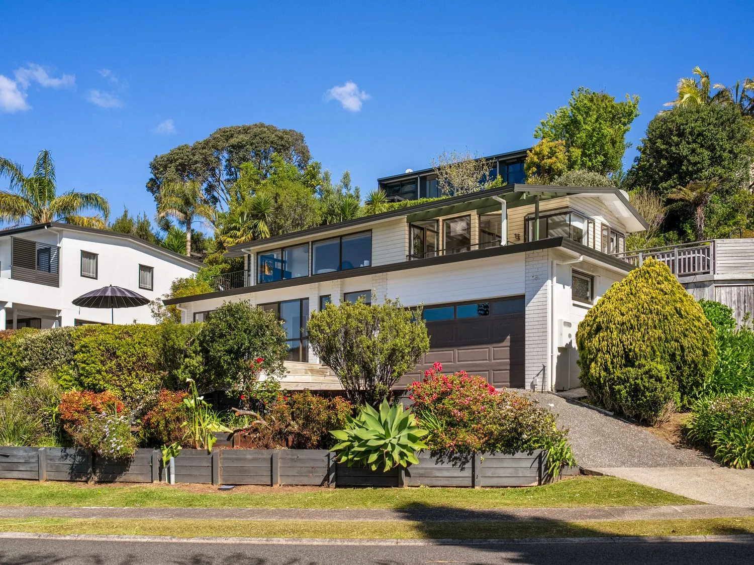 A house with garage and garden at Harbour house - Whangamata Holiday Home