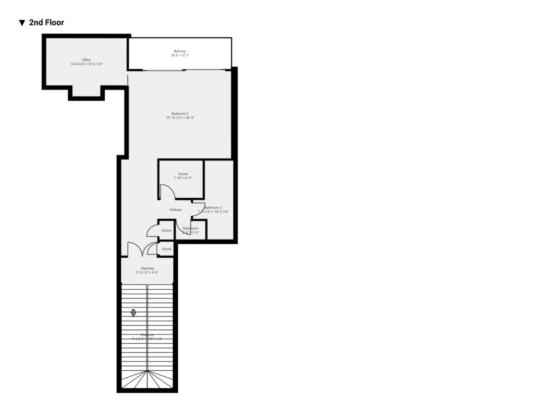 Plano de una segunda planta con habitaciones, un baño y una escalera.