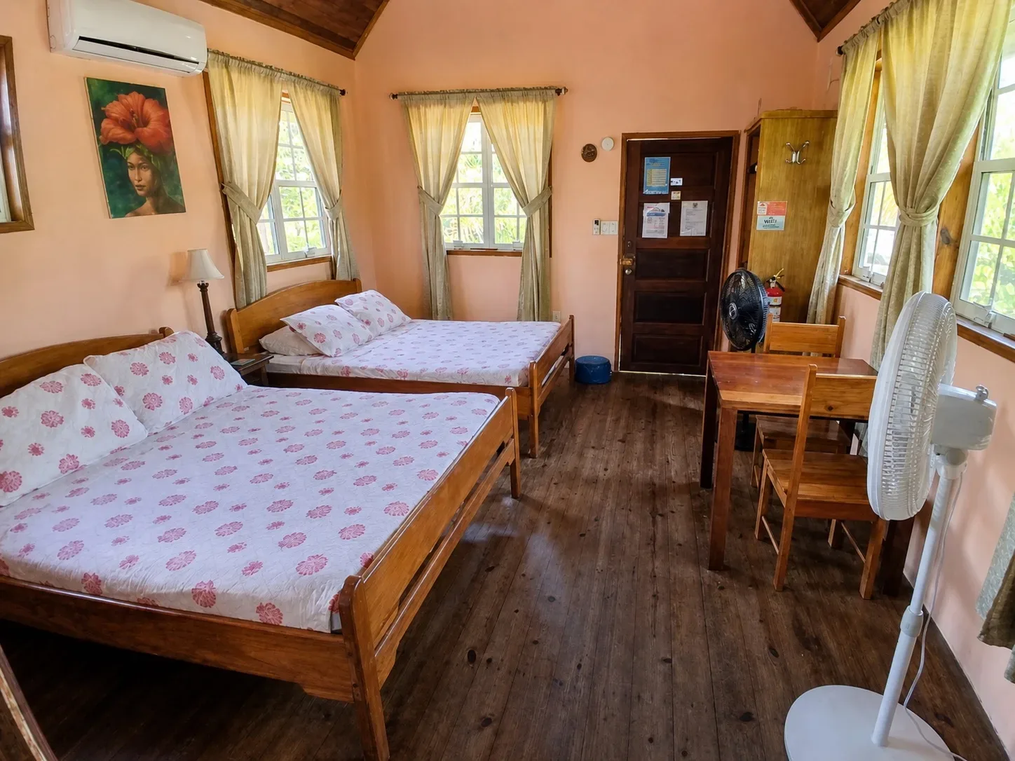 Cabana Menoma interior with two beds, air conditioning and dining area