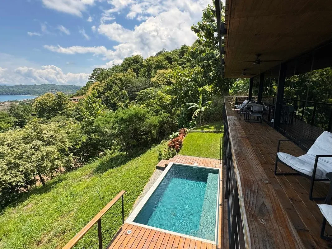 Bright 2BR w/ Pool & Ocean Views near Playa Venao