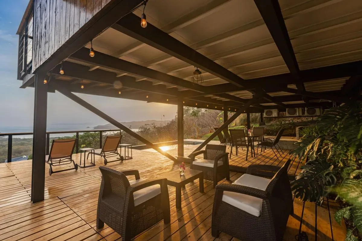 Bright 2BR w/ Pool & Ocean Views near Playa Venao