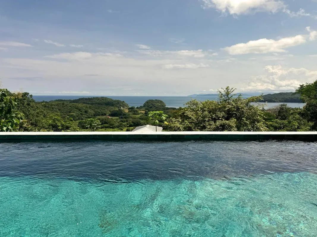 Bright 2BR w/ Pool & Ocean Views near Playa Venao