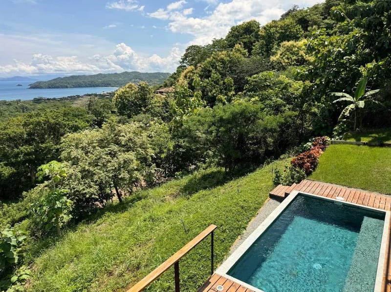 Bright 2BR w/ Pool & Ocean Views near Playa Venao