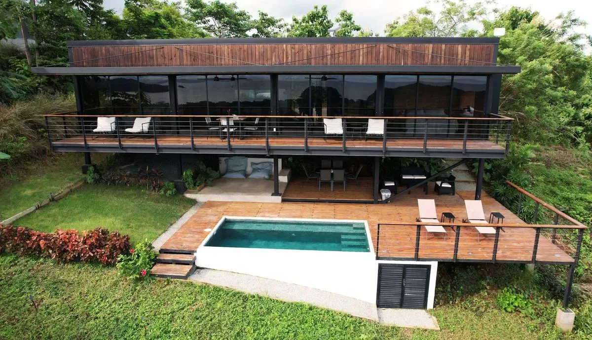 Bright 2BR w/ Pool & Ocean Views near Playa Venao