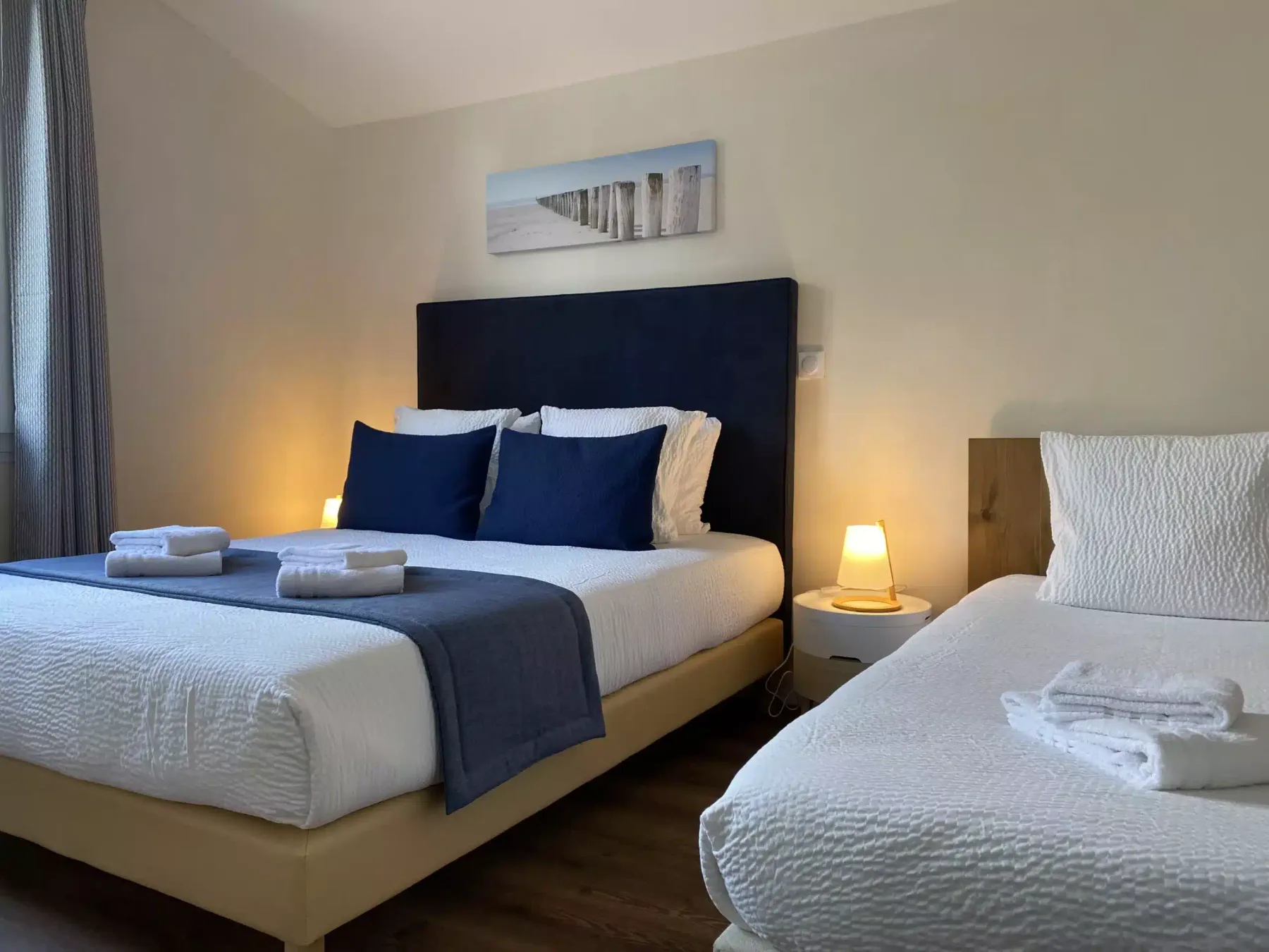 Quadruple guest room