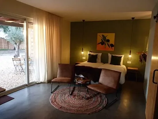 Azeitona family room