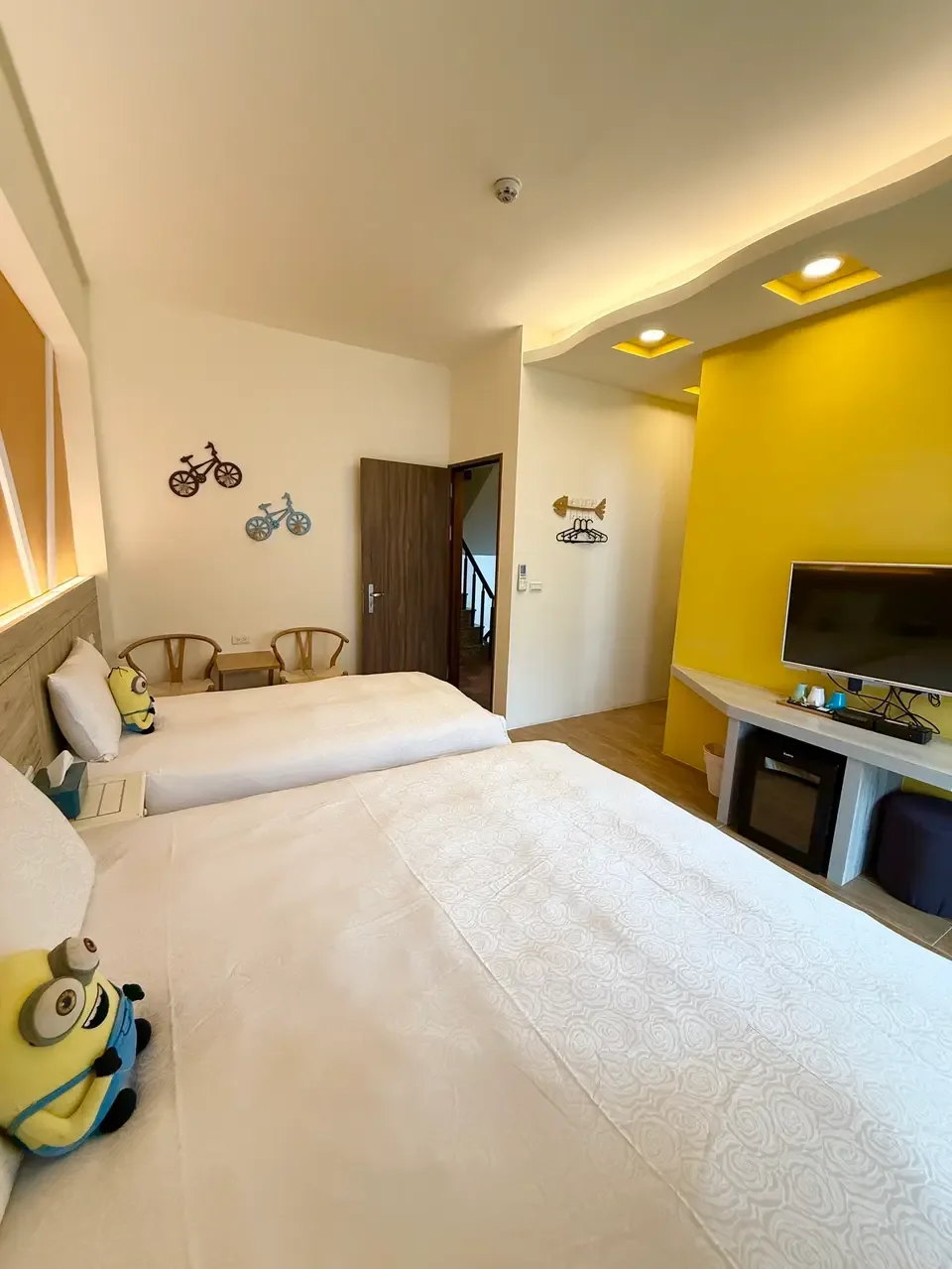 Second-floor family-style triple room with balcony
