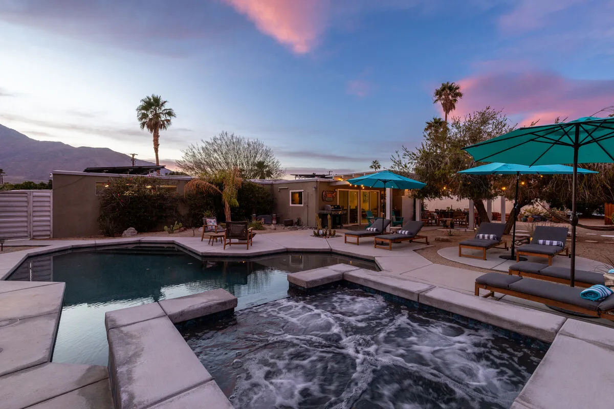 Splash & Sip House
