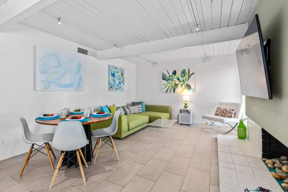 Splash & Sip House