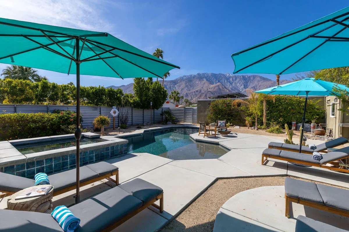 Splash & Sip House