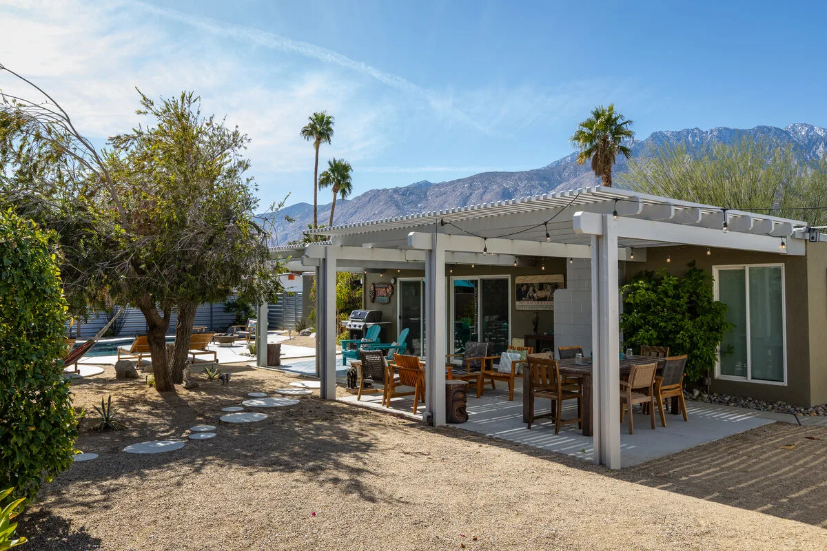 Splash & Sip House