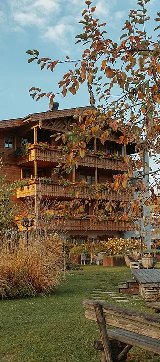 Exterior del Hotel Der Unterschwarzachhof en Saalbach Hinterglemm en otoño