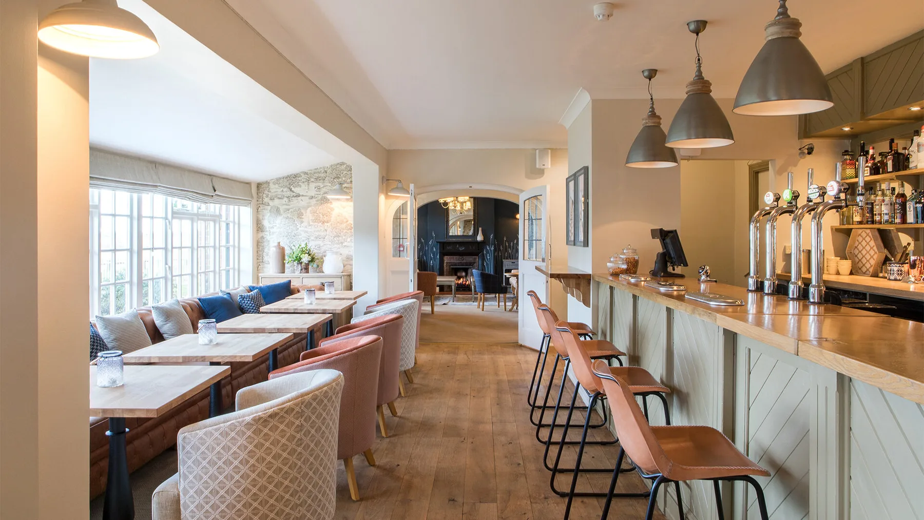 Taylor's Bar & Lounge