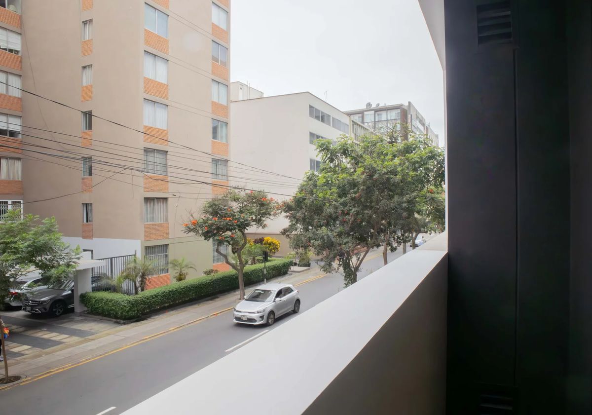 Chic 1BR Apartment w/ Scenic Balcony in Central Miraflores