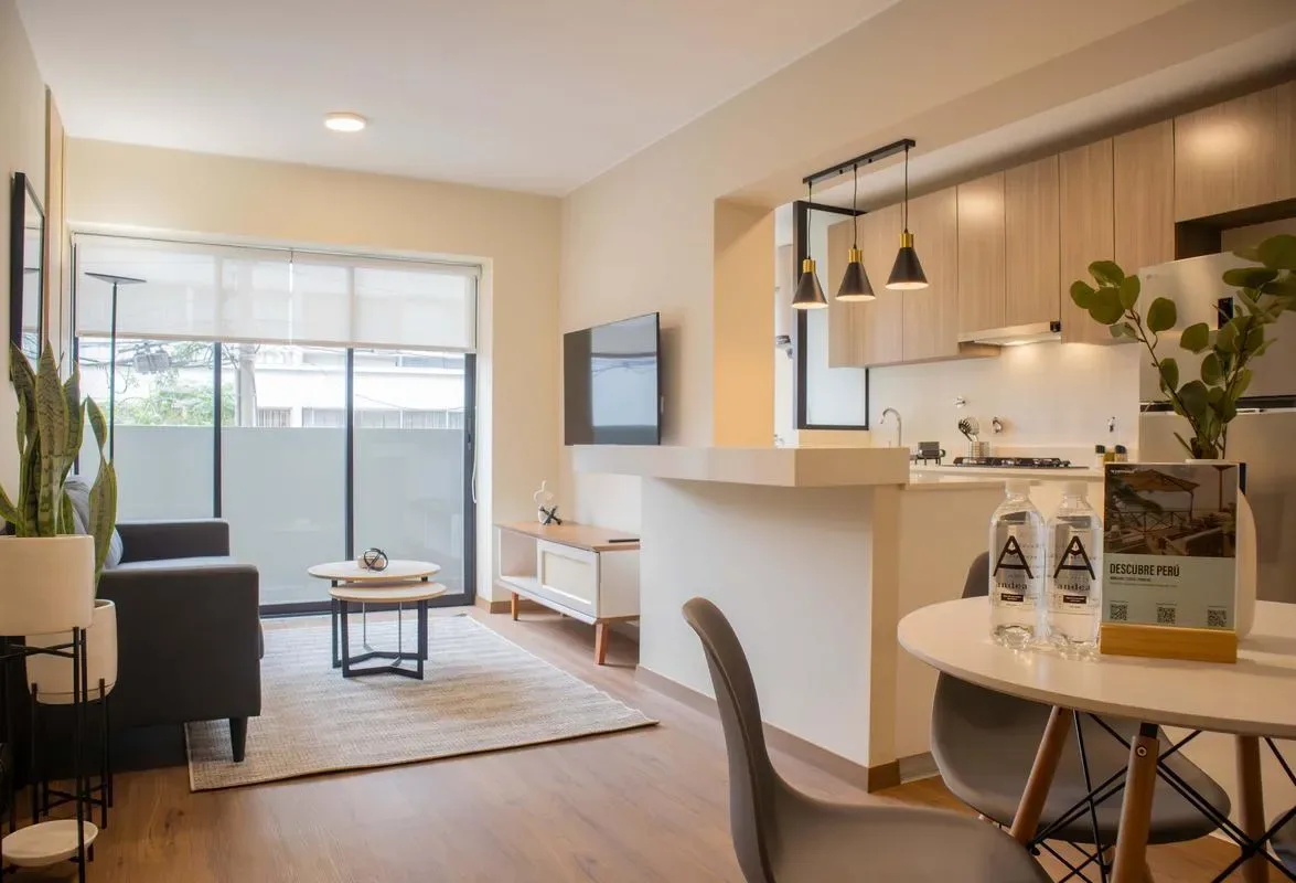 Chic 1BR Apartment w/ Scenic Balcony in Central Miraflores