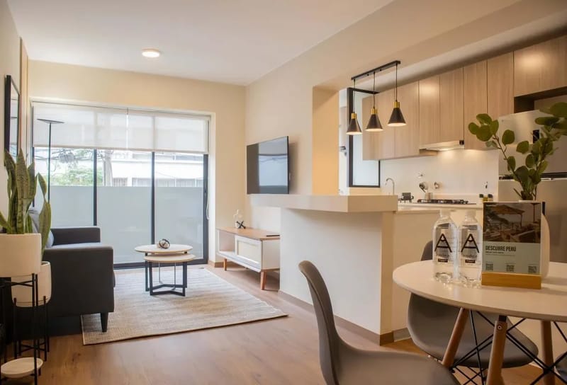 Chic 1BR Apartment w/ Scenic Balcony in Central Miraflores