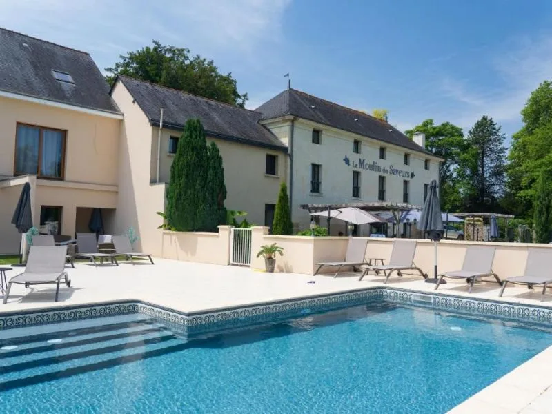 Hotel pool