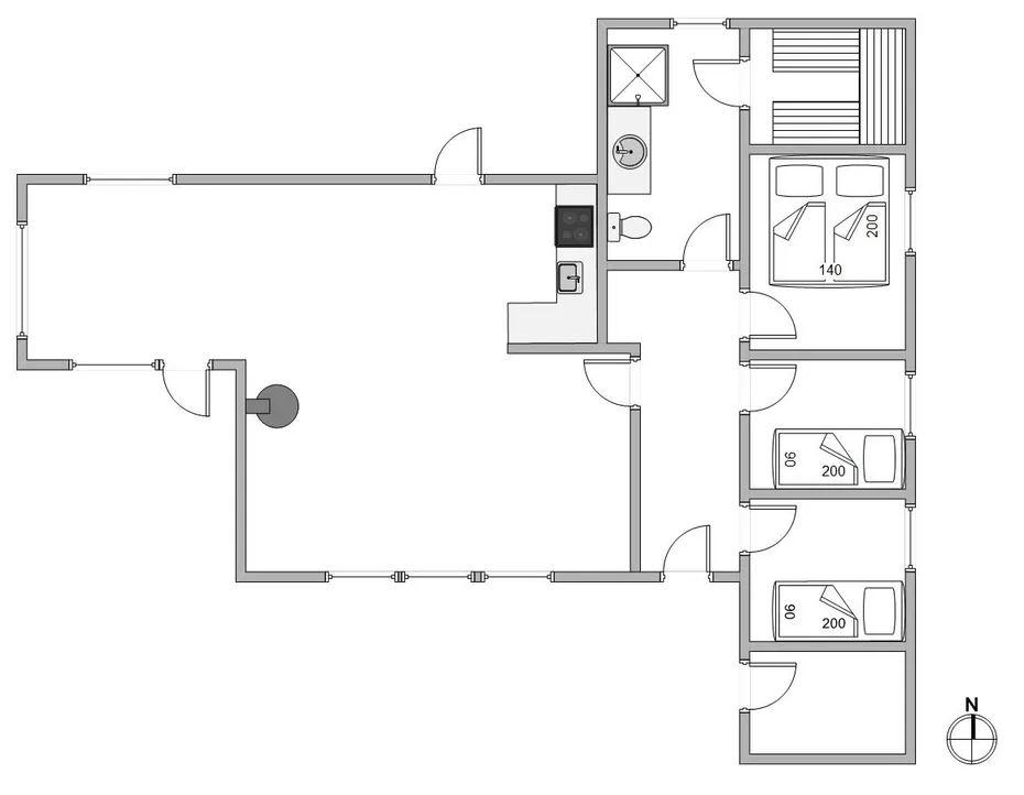 Un plano muestra varias habitaciones conectadas por un pasillo central.