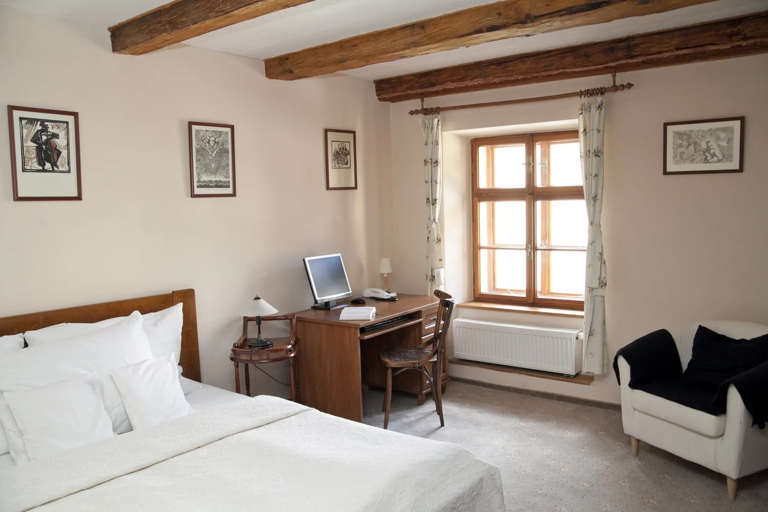 Room 3 with courtyard view