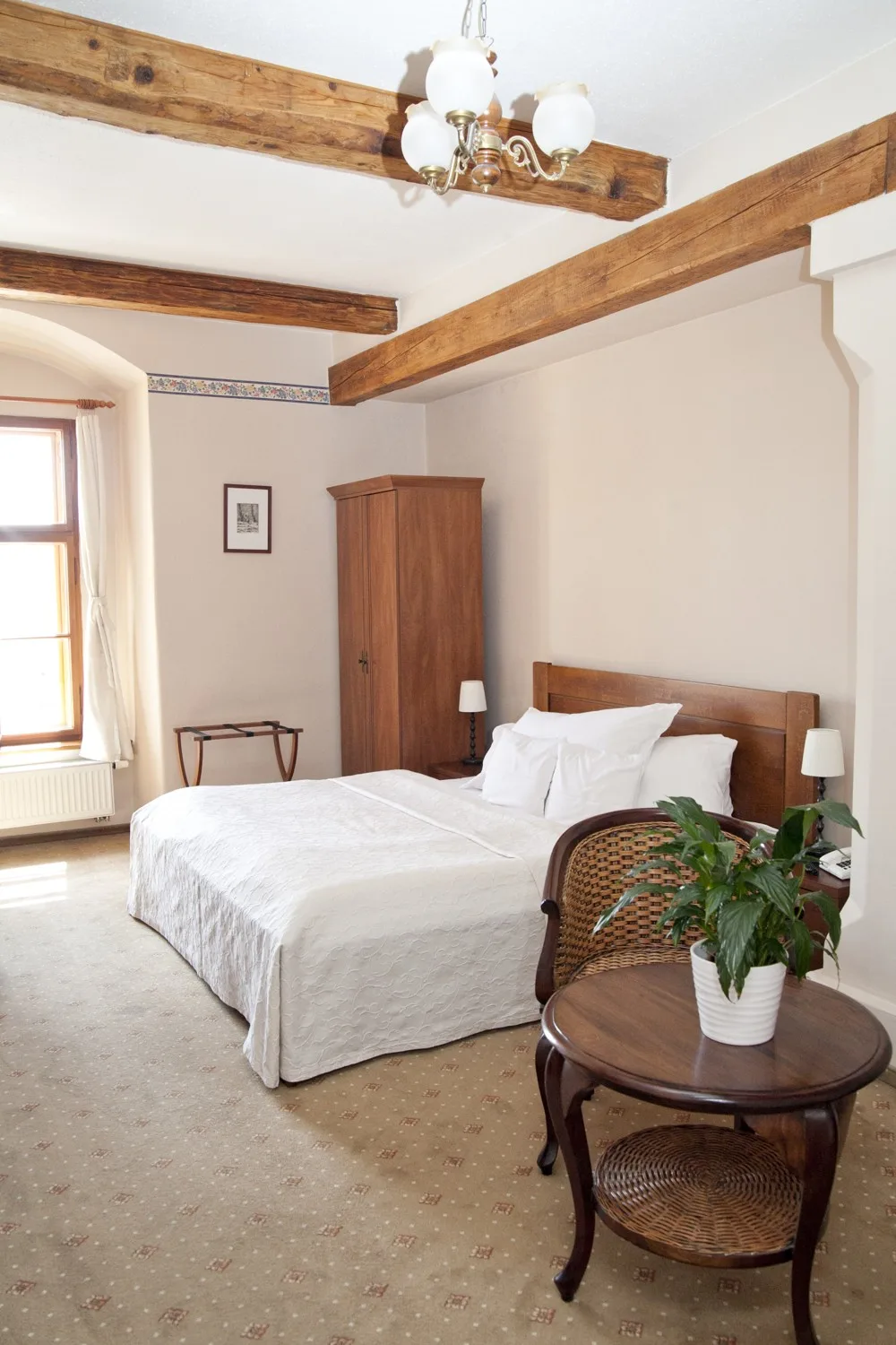 Room 2 with square view