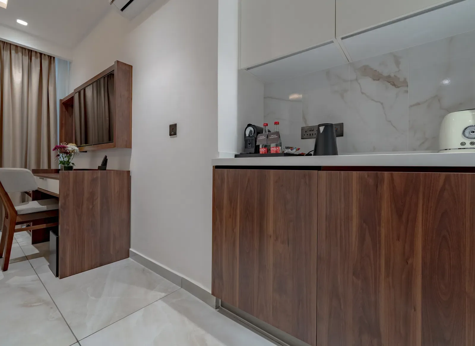 Standard room with desk and kettle