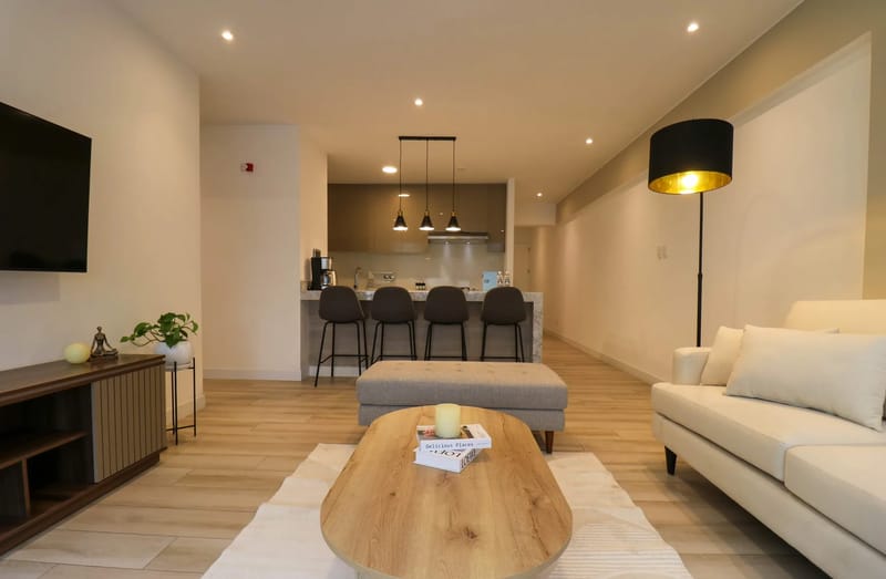 Charming 2BR with Balcony in Miraflores
