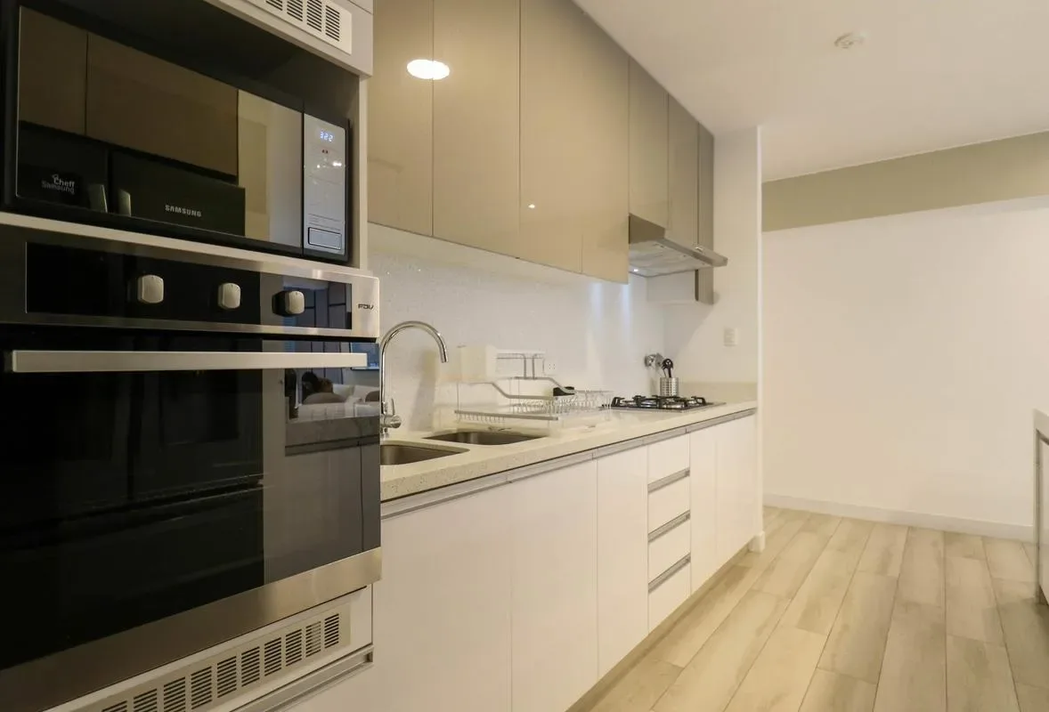 Charming 2BR with Balcony in Miraflores