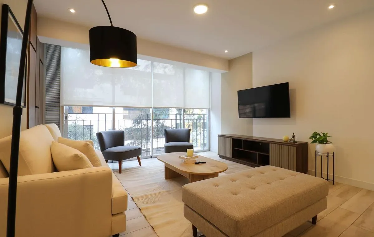 Charming 2BR with Balcony in Miraflores