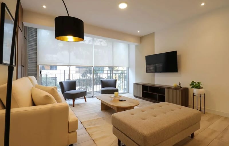 Charming 2BR with Balcony in Miraflores