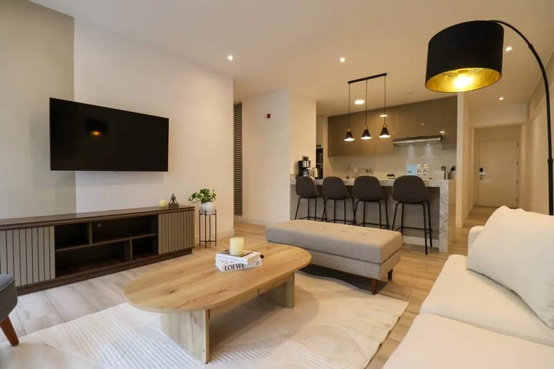 Charming 2BR with Balcony in Miraflores