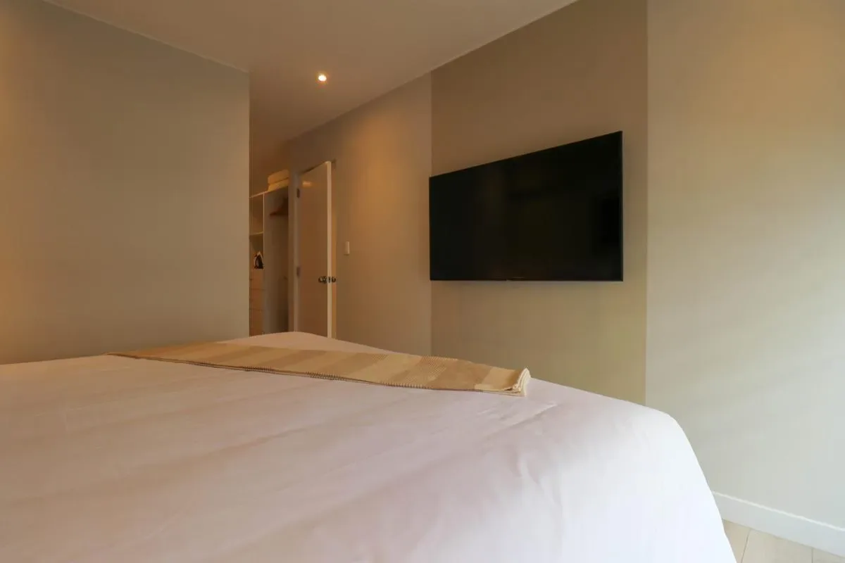 Charming 2BR with Balcony in Miraflores