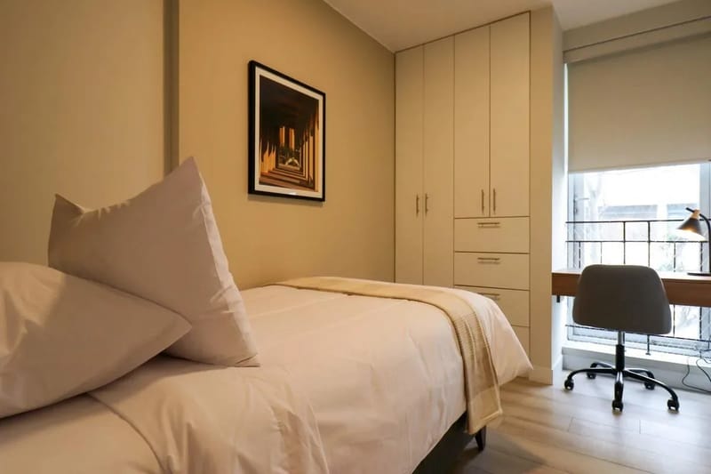 Charming 2BR with Balcony in Miraflores