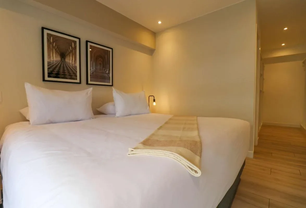 Charming 2BR with Balcony in Miraflores