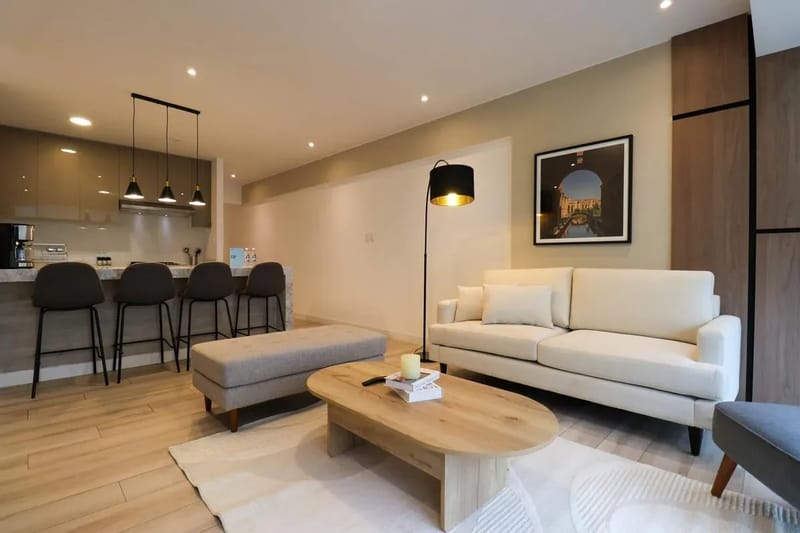 Charming 2BR with Balcony in Miraflores
