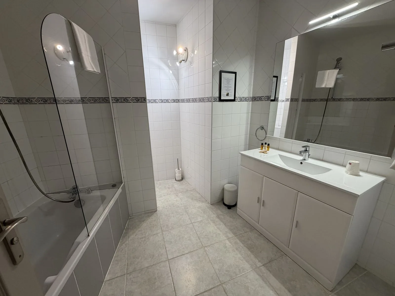 Comfort double room bathroom