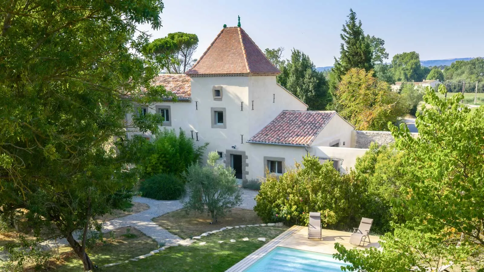 View of the Domaine des Périès farmhouse and garden