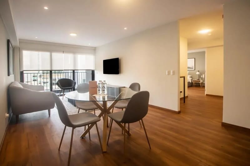 Perfect 2BR with Balcony in Miraflores