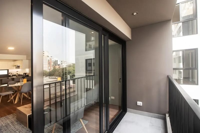 Perfect 2BR with Balcony in Miraflores