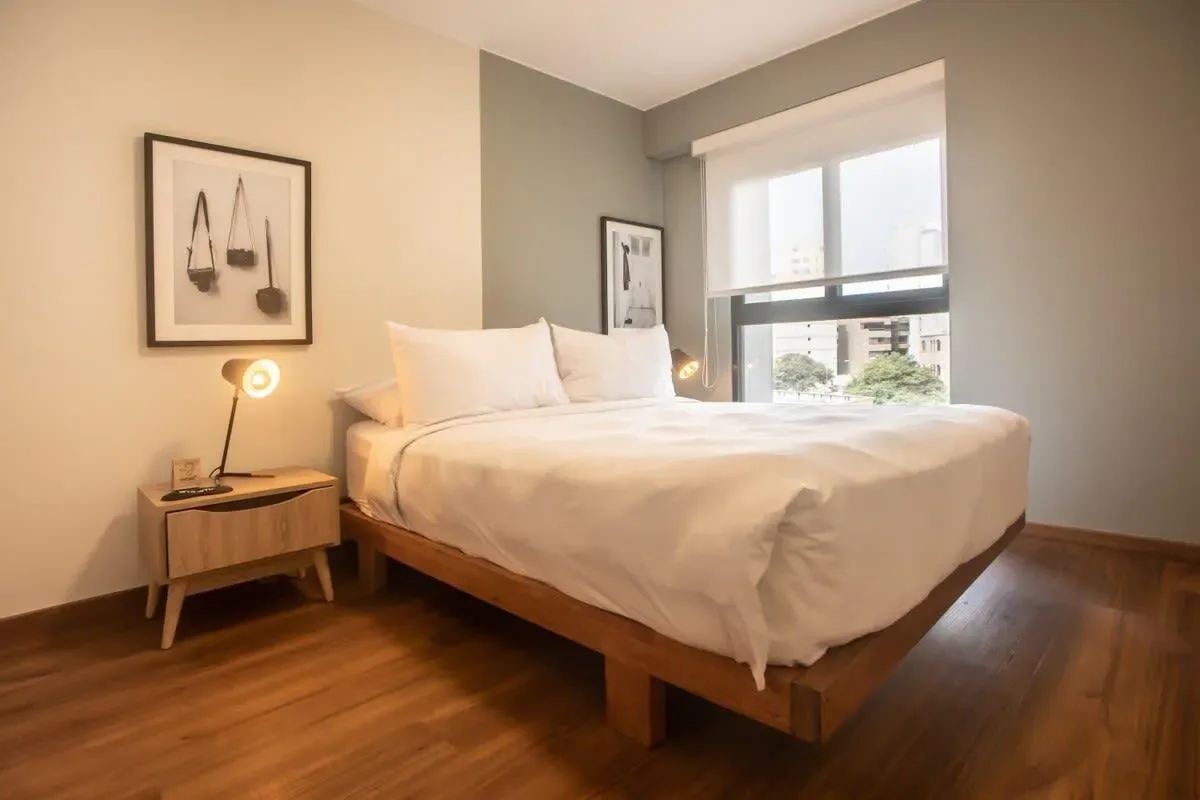 Perfect 2BR with Balcony in Miraflores