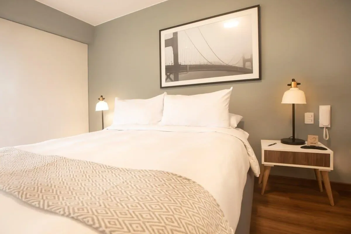 Perfect 2BR with Balcony in Miraflores