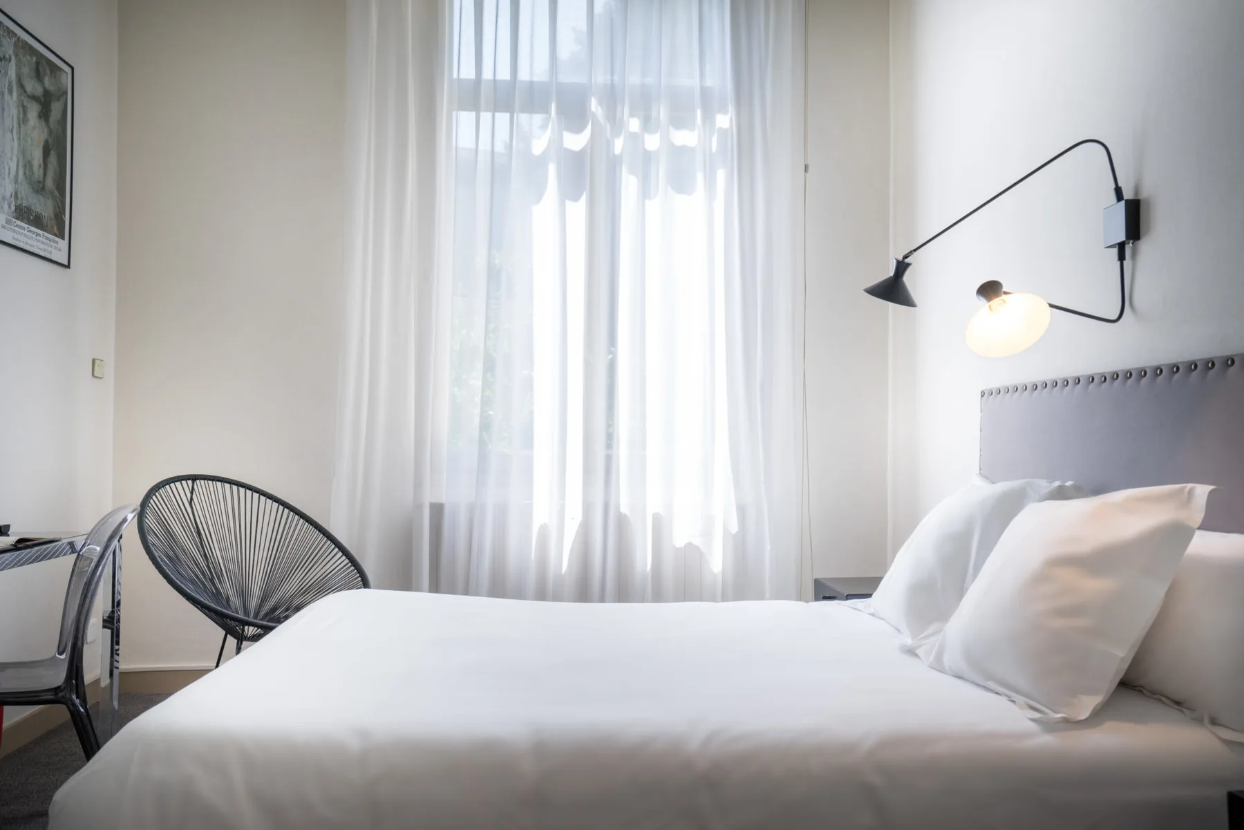 Room with two twin beds
