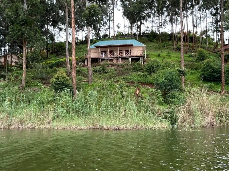 Casa de campo Bamboo vista desde el lago