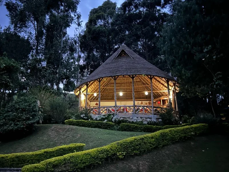 Restaurante junto al lago