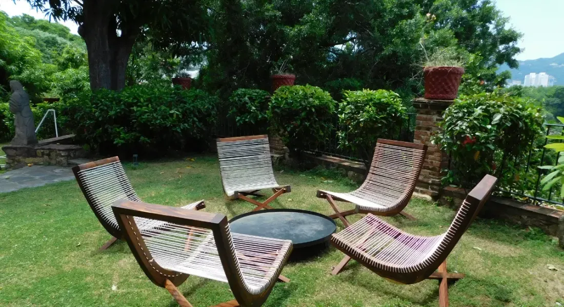 Asientos en el jardín