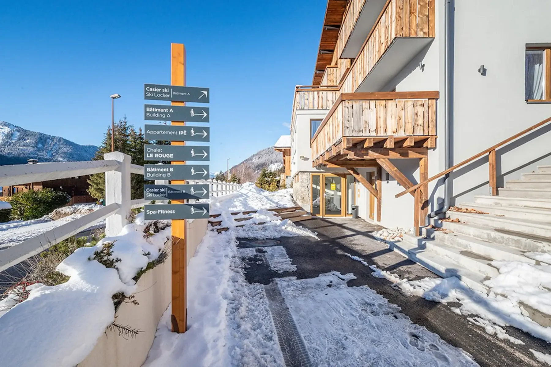 Outside view mountain chalet snow winter ski apartment Meranti in Morzine