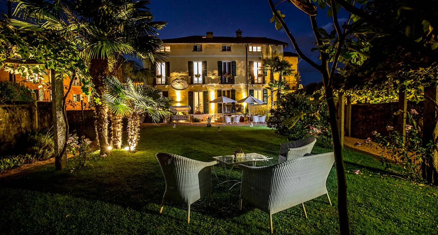 Hotel Villa Carona at night
