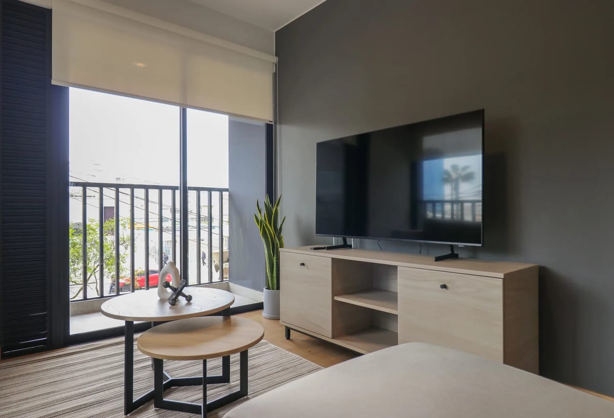 Graceful 1BR w/ Perfect Balcony in Miraflores