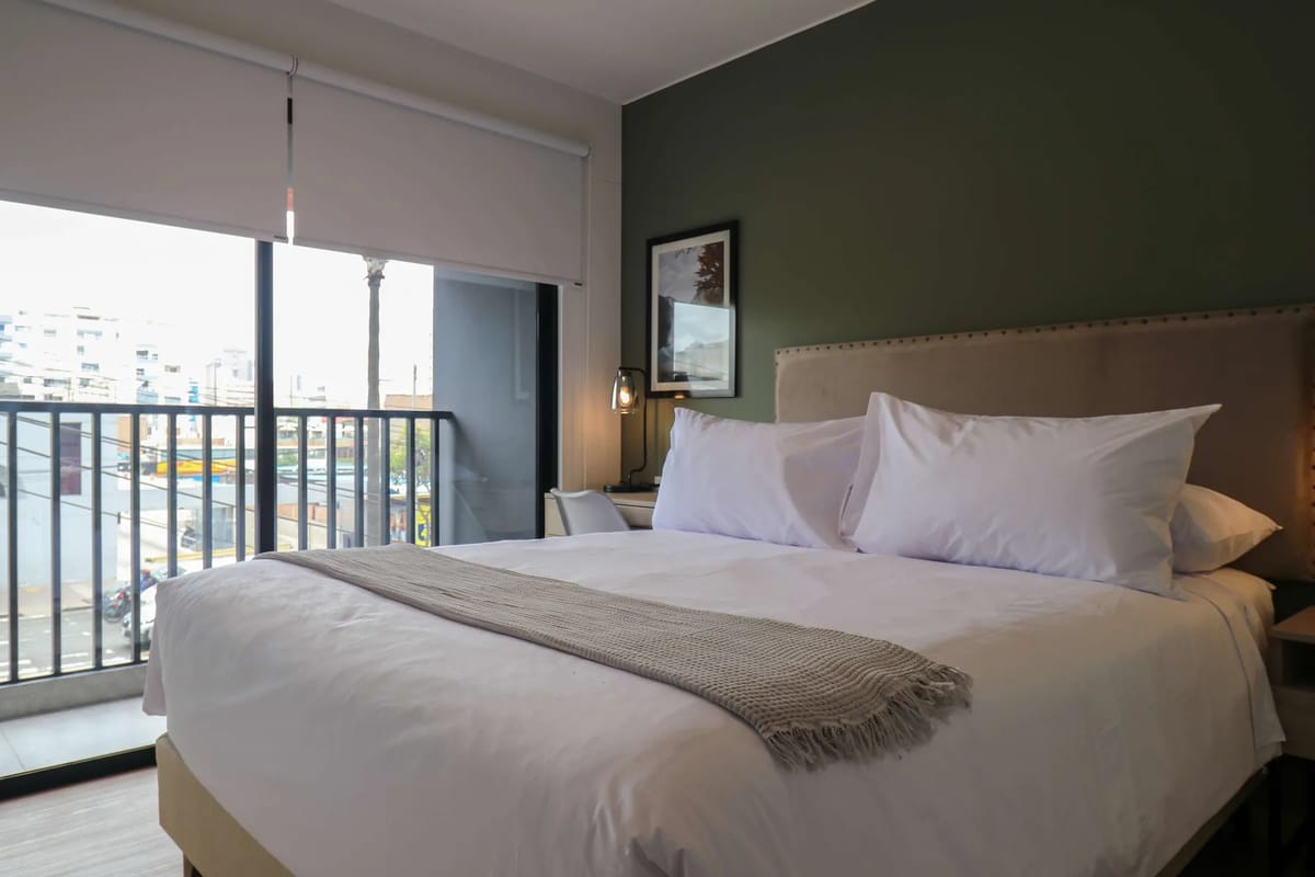 Graceful 1BR w/ Perfect Balcony in Miraflores